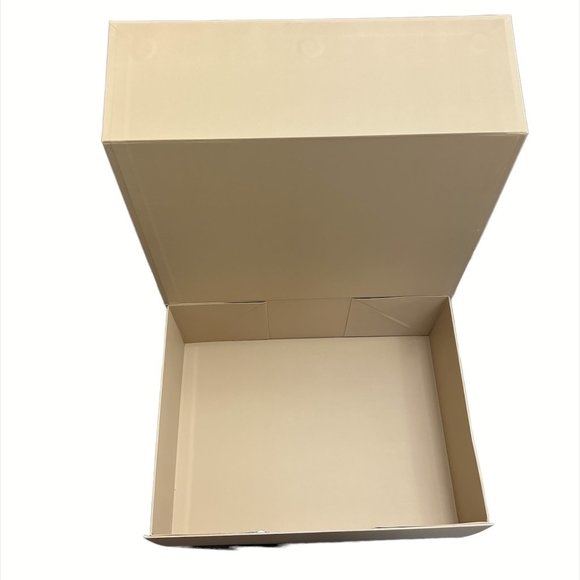 Michael Kors Gift Box 14.5 x 11 x 5 inches - Empty - Picture 2 of 6